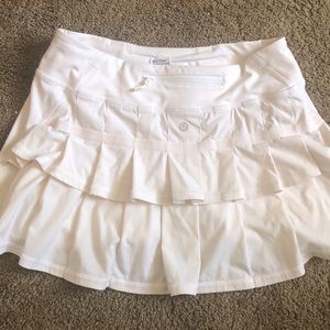 Lululemon white pleat skirt shorts - size 4